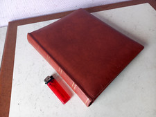 ancien album photos relié en cuir marron vintage.