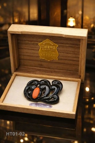 Rare broche véritable