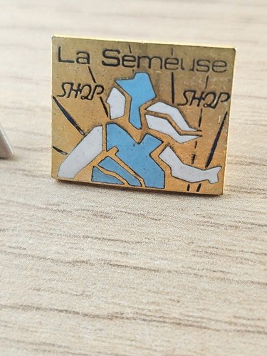 Pin ancien esso rétro - pin's,