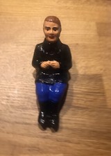 1 Pompier pour camion pompier CIJ Renault en tôle au 1/10eme neuf 135mm