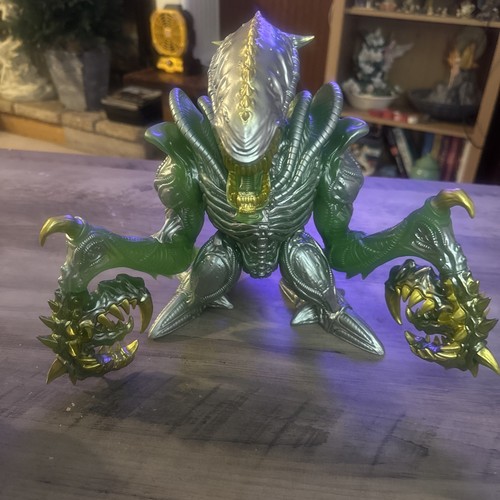 Mondo mantis alien soft - 10",