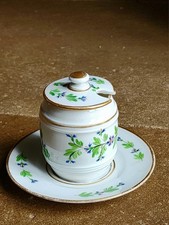 Pot A Crème En Porcelaine