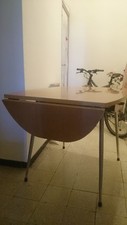 Table en formica marron avec rallonge amovible 