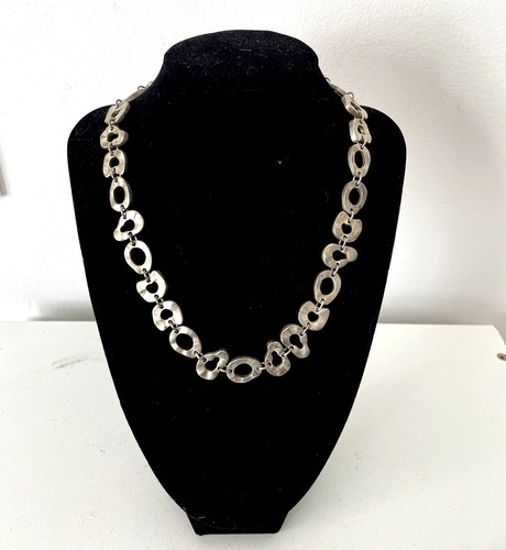 Ancien collier signé - , biche