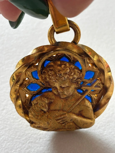 Pendentif médaille marque