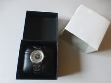 Montre KISS fond de boutique