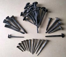 Lot de différents types de Clous en fer forgé