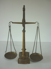 Ancienne balance en laiton