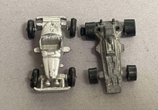 LOT DE 2 MINIS VOITURES JOUETS