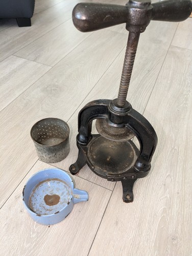 Pressoir fruit ancien en - a,