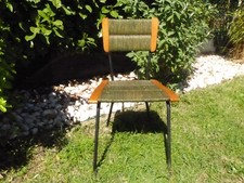 Chaise en bois et paille verte