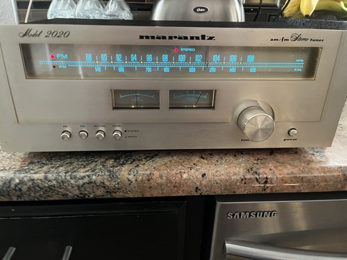 Marantz model 2020 stereo - model,