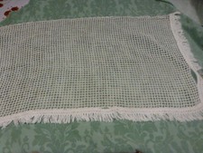 futur brise-bise ou protége petit meuble ,grille crochet fait  main 0m,45 hx0,85