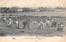 CPA 58 EN NIVERNAIS / LA MOISSON