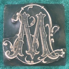 Ancien Sceau, Tampon, Cachet  Monogramme ?? ML   environ 20 X 19 mm base métal