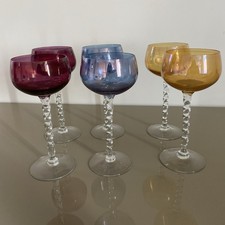 Élégant service de 6 verres anciens en cristal coloré irisé à pied torsadé