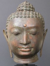Grande Tête de Bouddha en