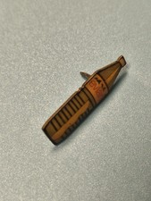 Vintage pin's bouteille Evian