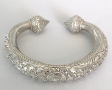Ancien bracelet jonc en alliage argenté ethnique origine Inde ou Birmanie