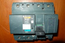 DISJONCTEUR TETRAPOLAIRE 125A NG125N MERLIN GERIN 18661 TRIPHASE + NEUTRE PC25KA