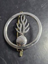 Coiffure . Insigne de Béret -