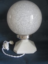 ANCIENNE LAMPE GLOBE OPALINE