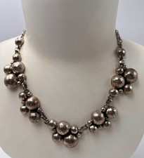 Collier martelé en métal
