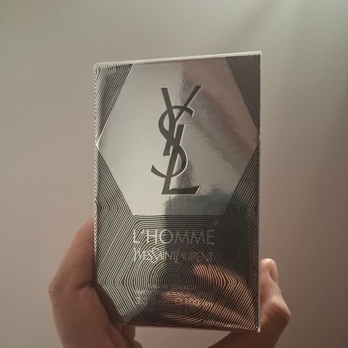 Yves saint laurent - saint, l'homme