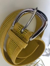 Ceinture simili jaune  effet Vernis vieilli petits carrés boucle argent GUESS L
