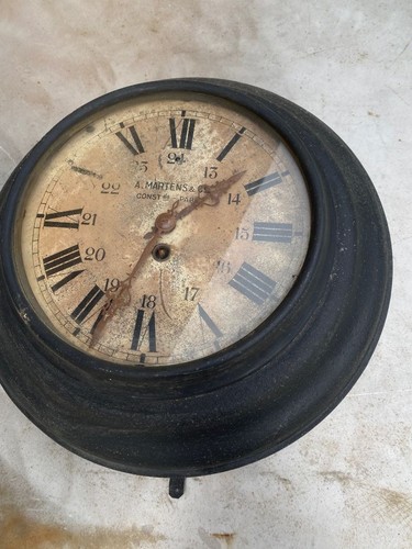Tres vieille horloge - tres,