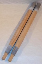 Deux mats pour tente armée