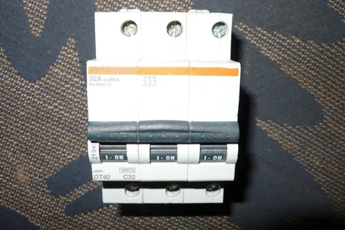 Disjoncteur triphase 32a - disjoncteur,