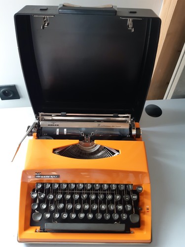 Typewritter adler contessa - adler,