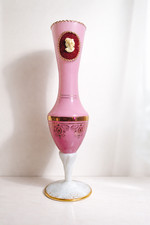 Vase opaline rose camée doré
