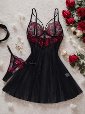 nuisette noire et broderies
