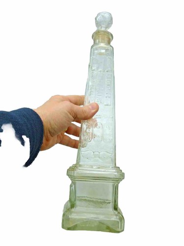 Bouteille sujet obelisque - sujet,
