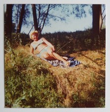 Femme allongée bronze soleil