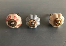 3 Gros boutons porcelaine