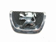 SIGLE DE CALANDRE 9800313880 PEUGEOT 206+ (03/2009 05/2013) / NE 214393