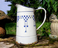 Ancien Pichet Broc en tôle émaillée décor lustucru