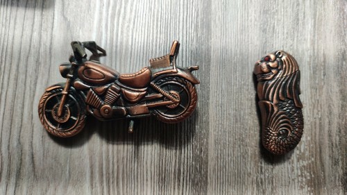 Lot 2x briquet - lot,
