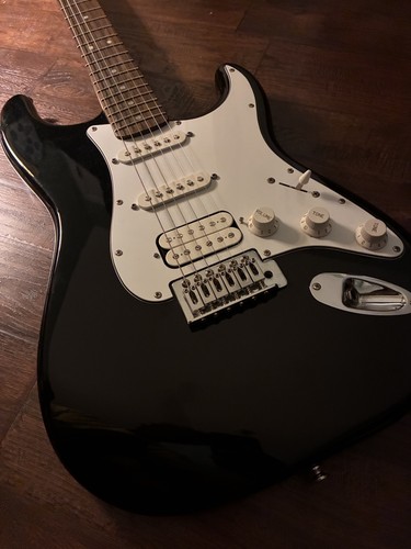 Starcaster fender - by,