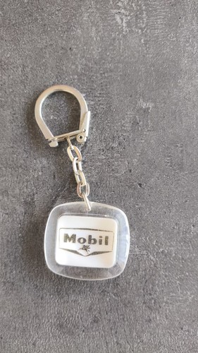 Keyring 1960s petrol station - keyring,