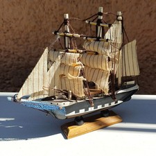 Petit Voilier "Bois et Tissu"