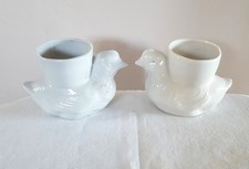 2 anciens coquetiers en porcelaine blanche. Forme poule. Allemagne