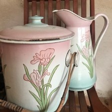 pichet et seau en tôle