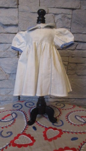 Petite robe blanche ancienne - robe,