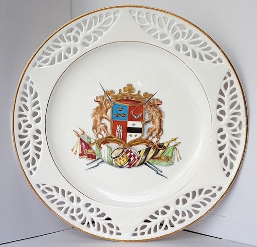 Assiette murale écusson - assiette,