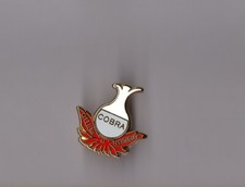 pin's cobra ateliers techniques (zamac doré) hauteur: 2,5 cm