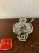 Moutardier avec cuillère en